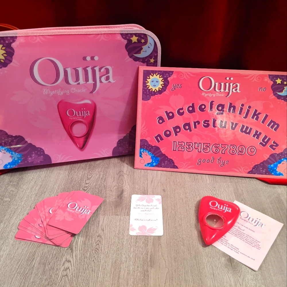 ULTRA RARE 2008 pink Hasbro Ouija board in original carrying case